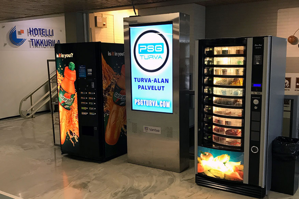 Indoor Freestanding LCD Totems (6pcs of 75″)