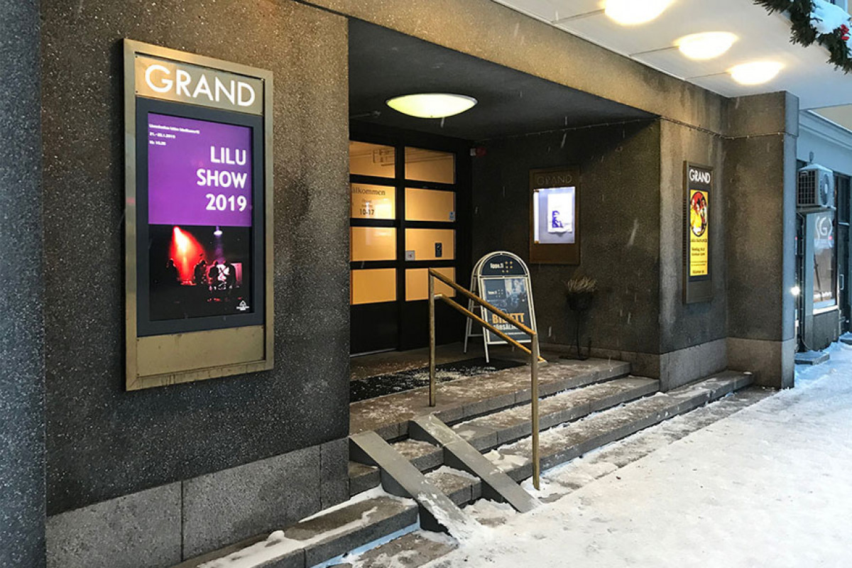 Outdoor Wall Mounted LCD Screens (42″)